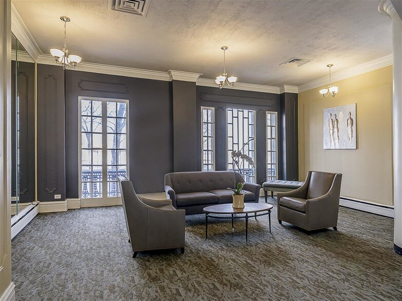More Photos Of 7100 S South Shore Dr, Chicago Apartments For Lease