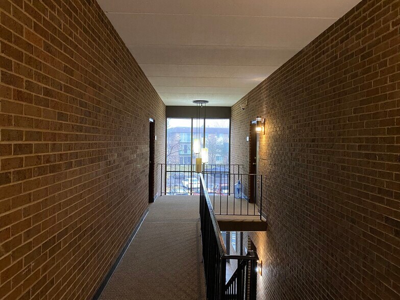 More Photos Of 701 E Irving Park Rd, Roselle Office For Lease