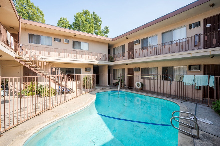 More Photos Of 6535 Fulton Ave, Van Nuys Apartments For Sale
