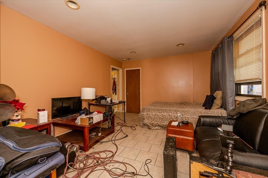 More Photos Of 21-23 W Jamaica Ave, Valley Stream Flex For Sale