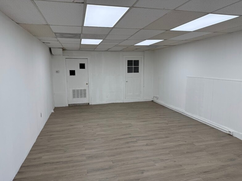 More Photos Of 10241 Warwick Blvd, Newport News Storefront Retail Office For Lease