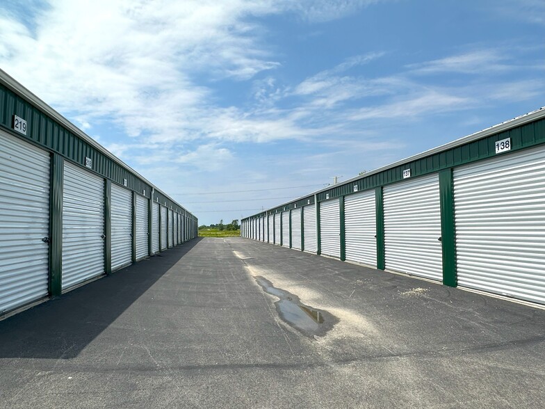 Primary Photo Of 1947 N Lyford Rd, Rockford Self Storage For Sale