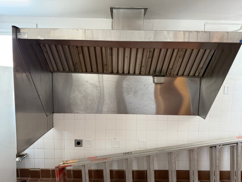 More Photos Of 109 E B St, Cedar Creek Freestanding For Sale