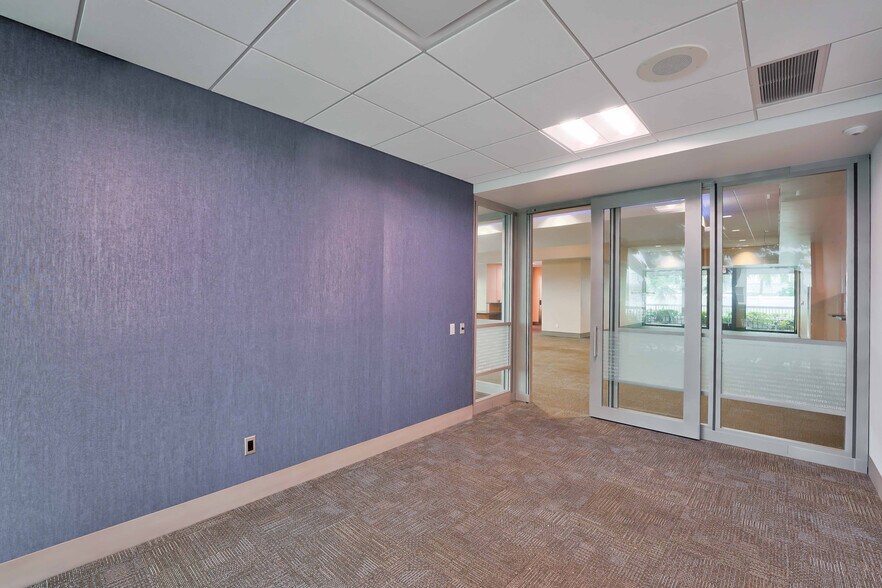 More Photos Of 1200 E Blue Heron Blvd, West Palm Beach Storefront Retail Office For Lease