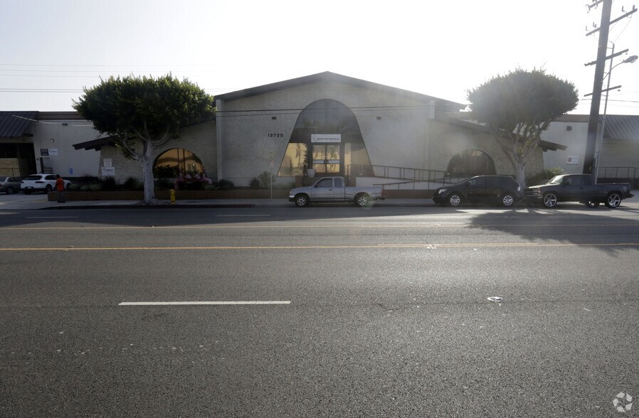 More Photos Of 13720 S Western Ave, Gardena Warehouse For Lease