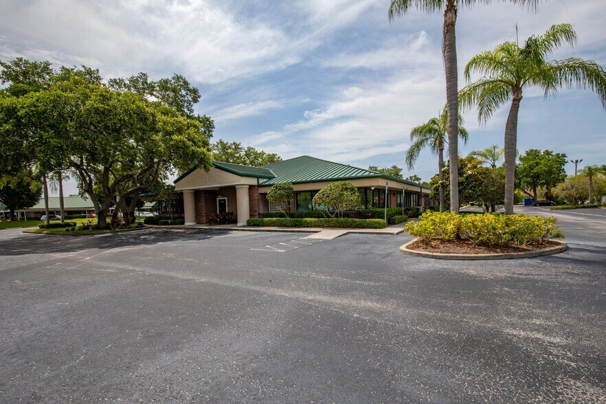 More Photos Of 4500 140th Ave N, Clearwater Unknown For Lease