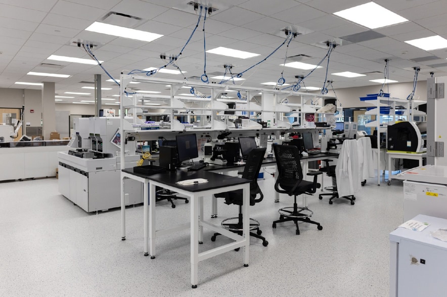 More Photos Of 1351 S 8th St, Springfield Medical For Sale