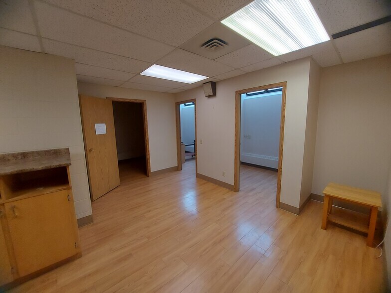 More Photos Of 4705 48 Ave, Red Deer Medical For Lease