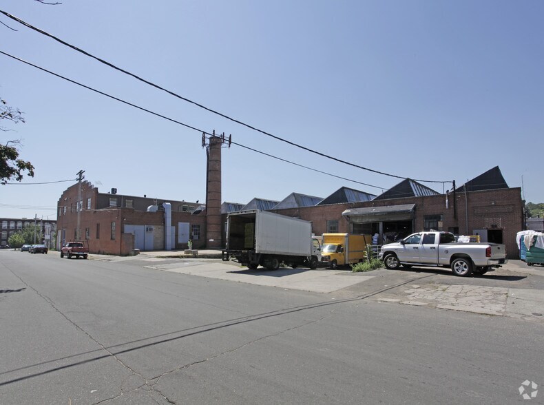 More Photos Of 14 Gilbert St, West Haven Manufacturing For Lease