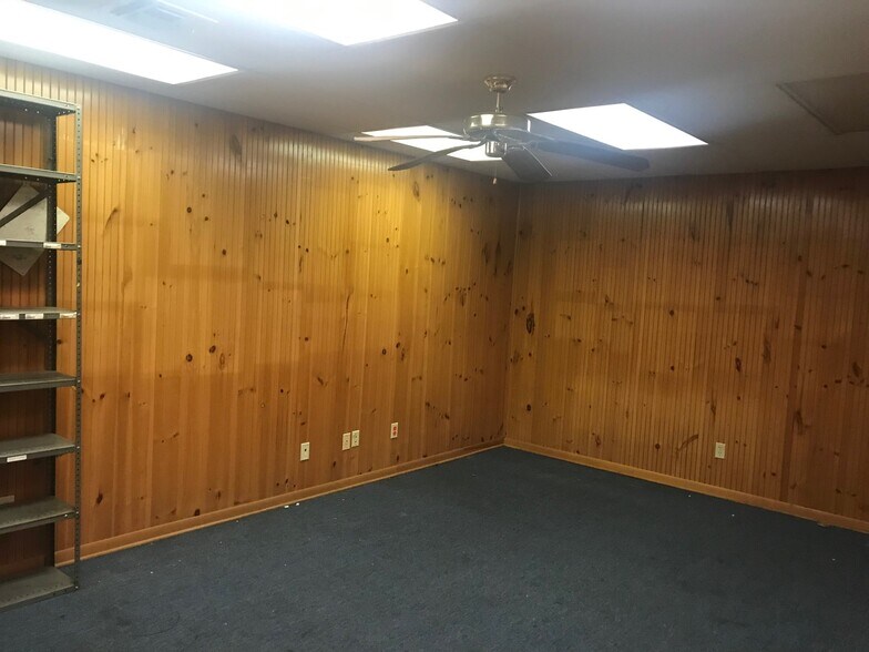 More Photos Of 1703 E Whaley St, Longview Industrial For Sale