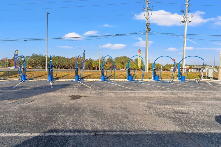 More Photos Of 1108 Commercial Way, Spring Hill Freestanding For Sale