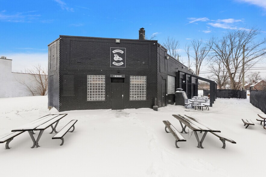 More Photos Of 16387–16395 Harper ave @ Harper Ave and Whittier Ave, Detroit Bar For Sale