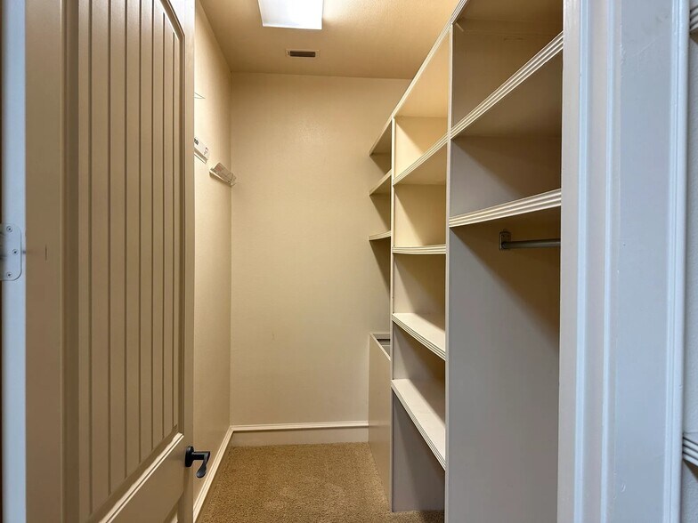 More Photos Of 441 Lone Star Dr, Abilene Office For Sale