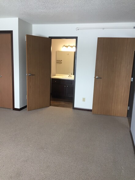 More Photos Of 3502 Interstate Blvd, Fargo Apartments For Sale