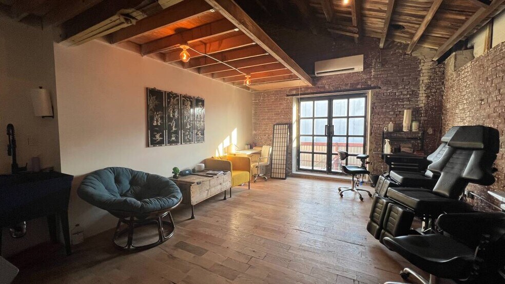 More Photos Of 310 Meserole St, Brooklyn Flex For Lease