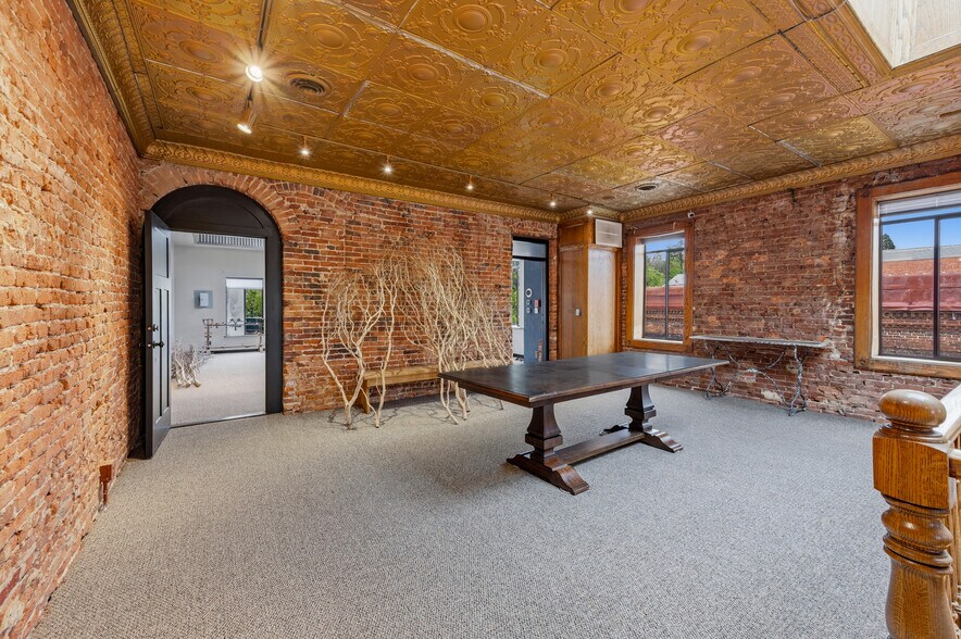 More Photos Of 102 W Main St, Grass Valley General Retail For Sale