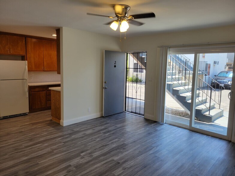 More Photos Of 14525 Albers St, Sherman Oaks Apartments For Sale