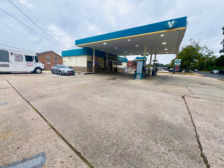 More Photos Of 4454 Highland Rd, Baton Rouge Service Station For Sale