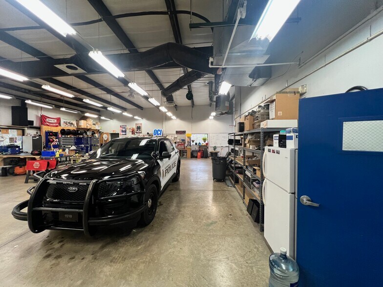 More Photos Of 1365 W Bloomfield Rd, Bloomington Storefront Retail Office For Lease