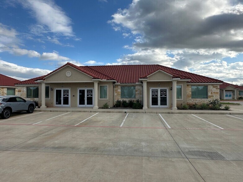 More Photos Of 7070 Knights Ct, Missouri City Medical For Lease