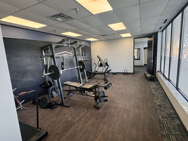 More Photos Of 9002 Purdue Rd, Indianapolis Office For Lease