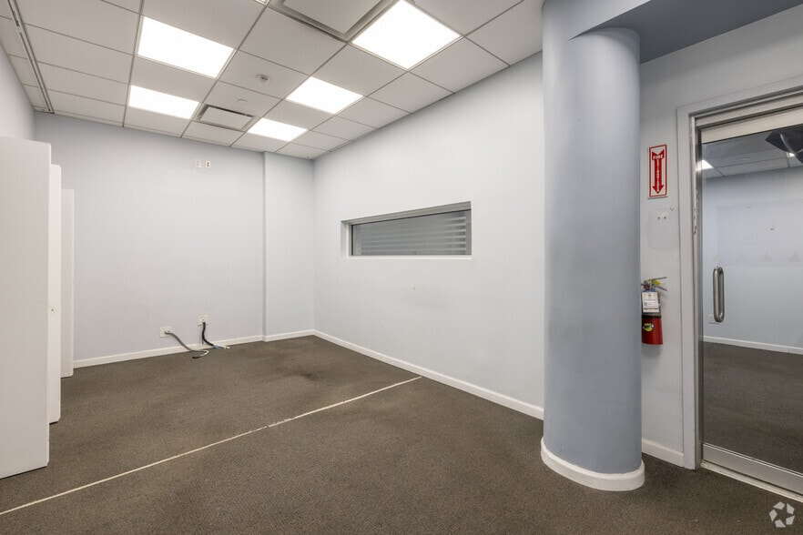 More Photos Of 33-24 Northern Blvd, Long Island City Loft Creative Space For Sale