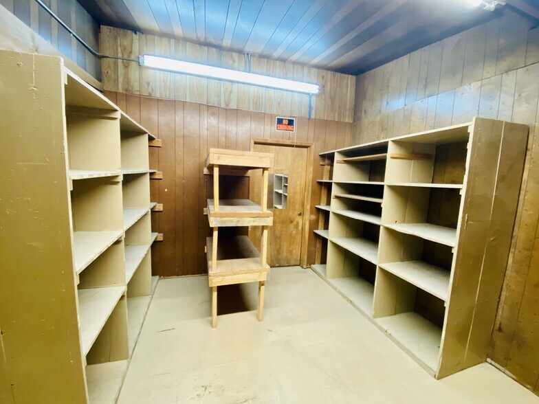 More Photos Of 1445 McQueeney Rd, New Braunfels General Retail For Lease