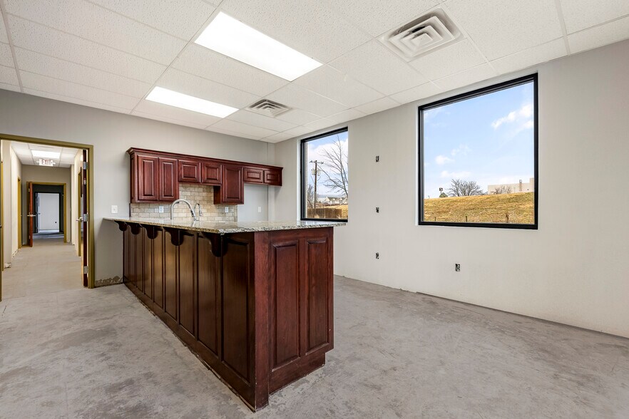 More Photos Of 3103 SE Moberly Ln, Bentonville Office For Sale