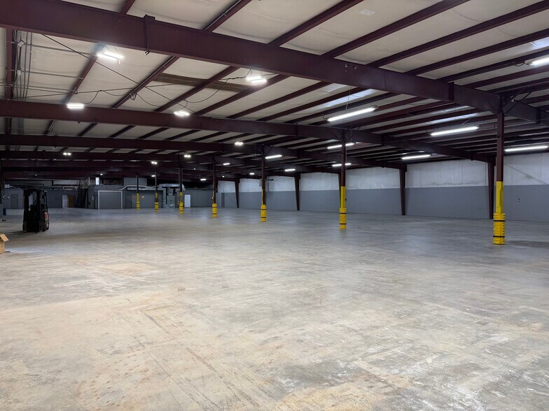 More Photos Of 519 Hill Rd, Dalton Warehouse For Lease