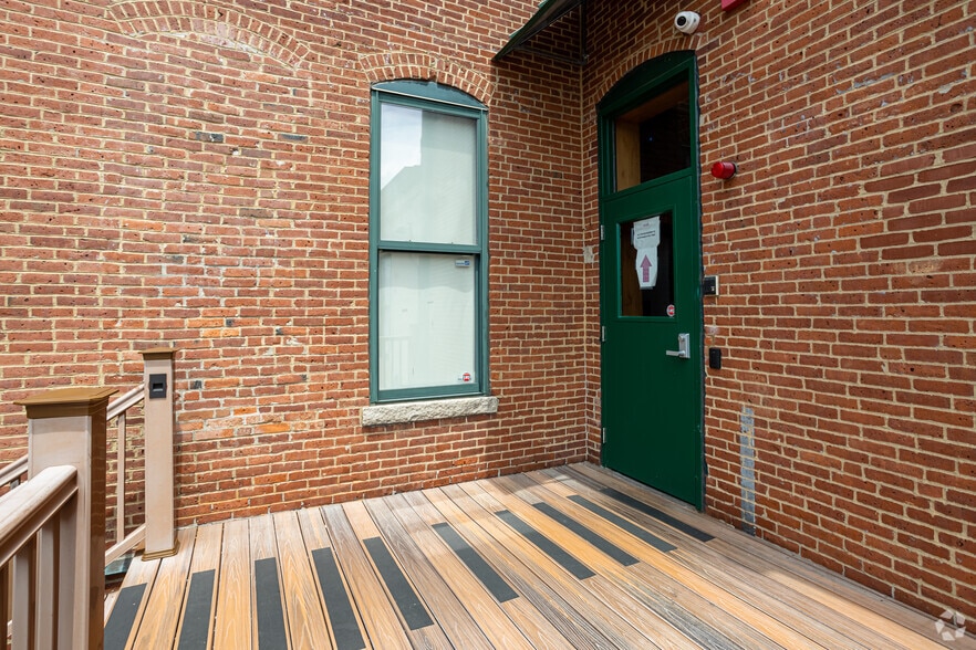 More Photos Of 60 Clayton St, Dorchester Office For Lease