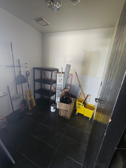 More Photos Of 49-91 Dempsey Rd, Milpitas Unknown For Lease