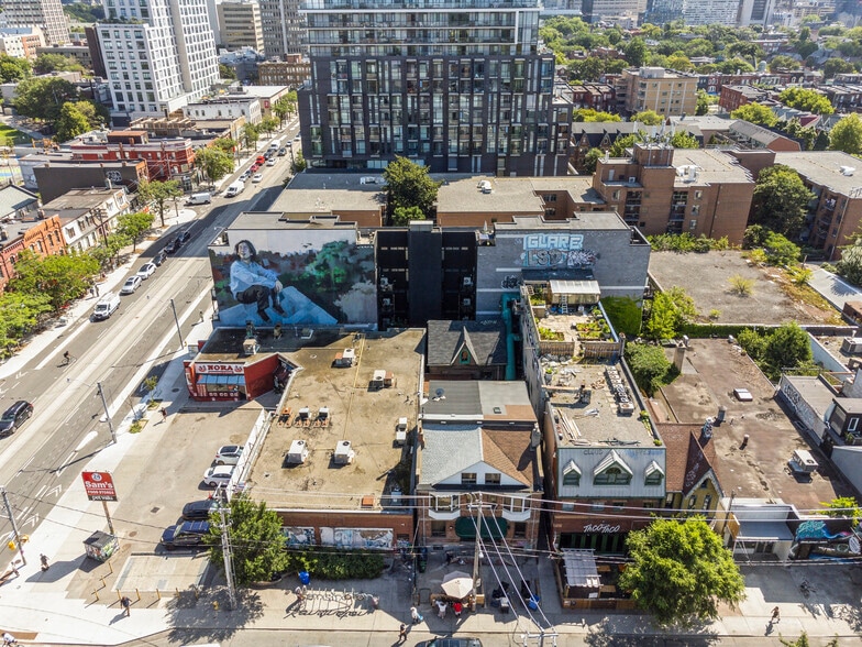 More Photos Of 335 College St, Toronto Apartments For Sale