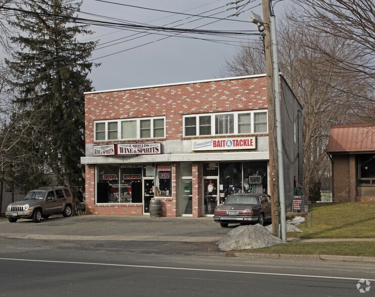More Photos Of 13355 Main Rd, Mattituck Storefront Retail Office For Lease