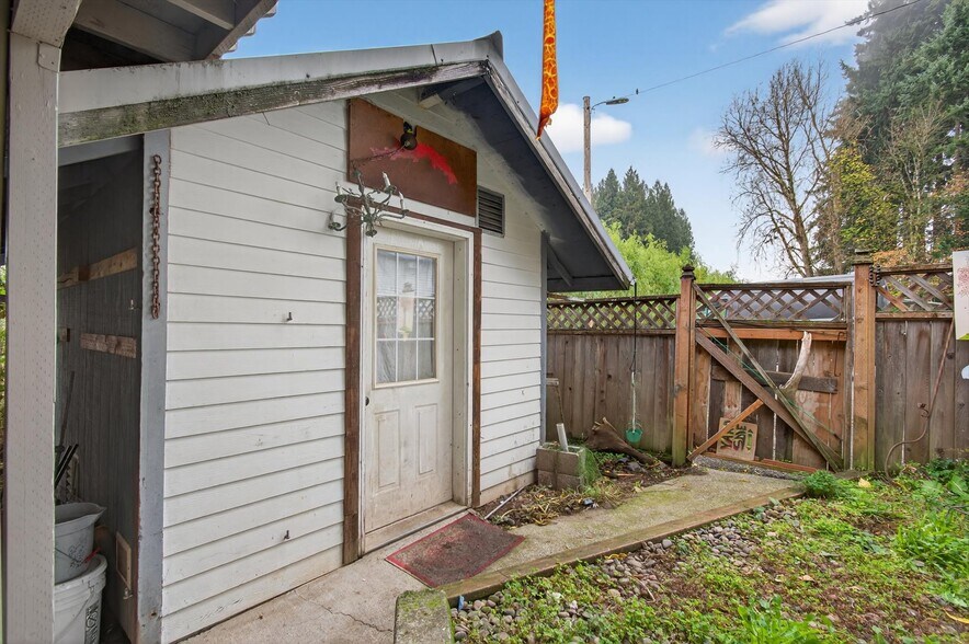 More Photos Of 50316 Columbia River Hwy, Scappoose Restaurant For Sale