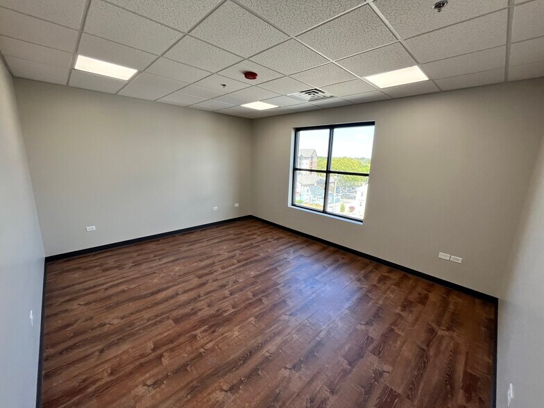 More Photos Of 113 Main St, Oswego Medical For Lease