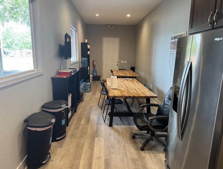 More Photos Of 9879 US Highway 301 N, Tampa Warehouse For Lease