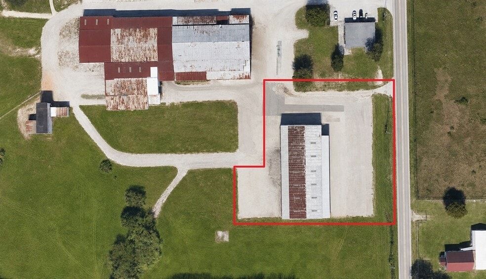 More Photos Of 100 Thornhill Rd, Auburndale Manufacturing For Lease