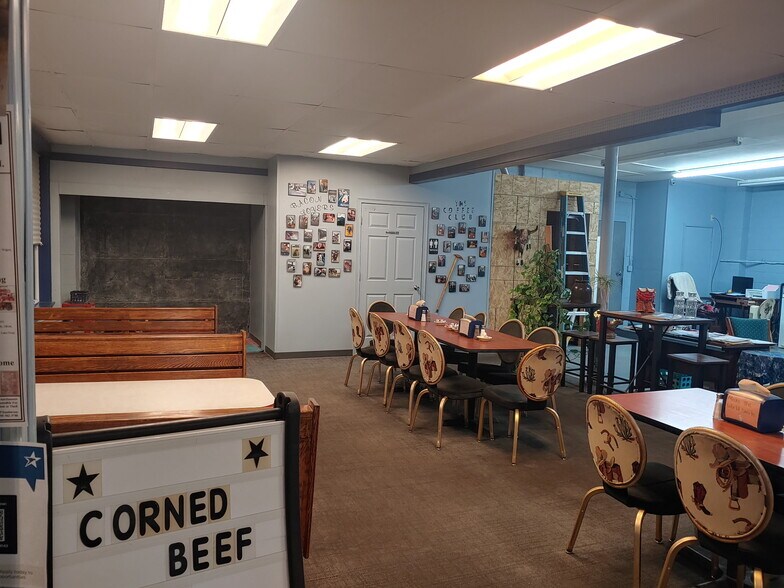 More Photos Of 833 Nemaha St, Humboldt Freestanding For Sale