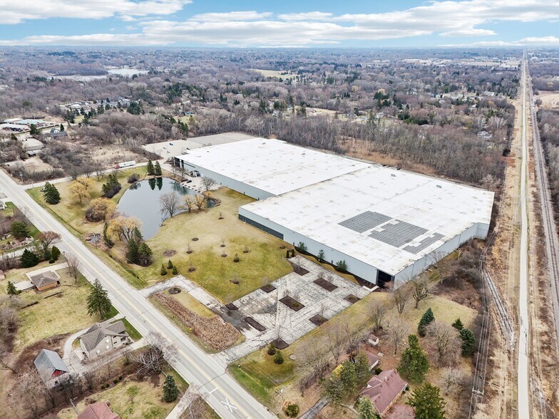 More Photos Of 5201-5401 W Donges Bay Rd, Mequon Warehouse For Lease