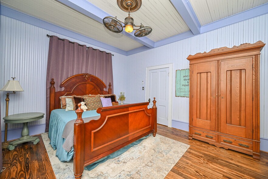 More Photos Of 315 Cedar St, New Ulm Specialty For Sale