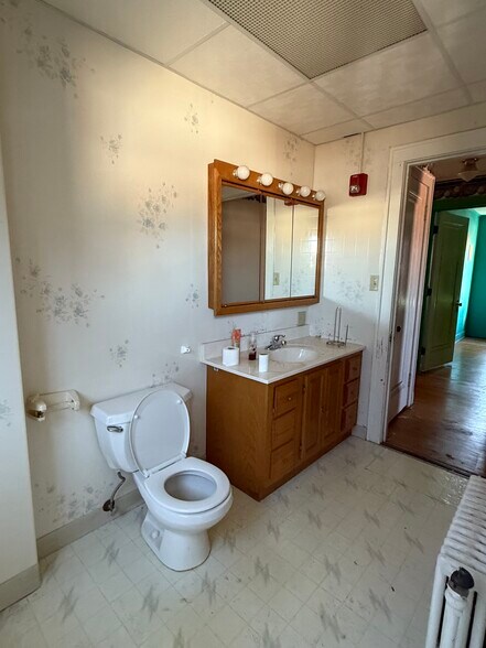 More Photos Of 224 E Rensselaer St, Bucyrus General Retail For Sale