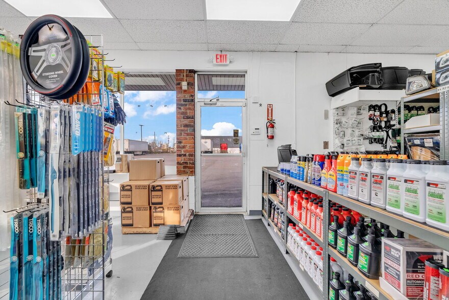 More Photos Of 1475 S Newburgh Rd, Westland Light Distribution For Sale