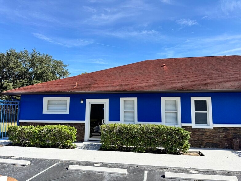 More Photos Of 5633 Metrowest Blvd, Orlando Veterinarian Kennel For Lease