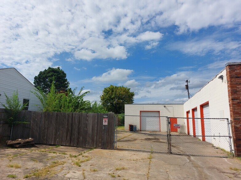 More Photos Of 3227 E Woodrow St, Tulsa Warehouse For Lease
