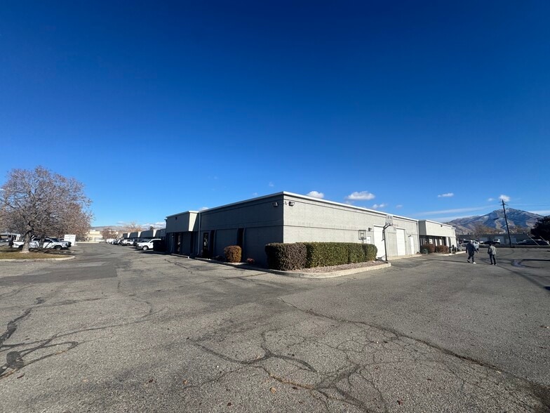 More Photos Of 3007-3023 S West Temple, Salt Lake City Light Manufacturing For Lease