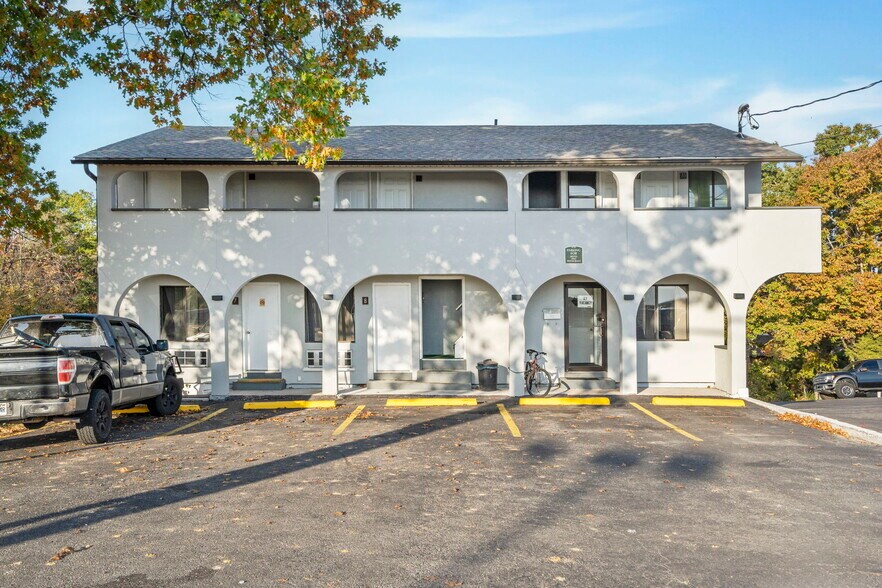 More Photos Of 1107-1109 W 76 Country Blvd, Branson General Retail For Sale