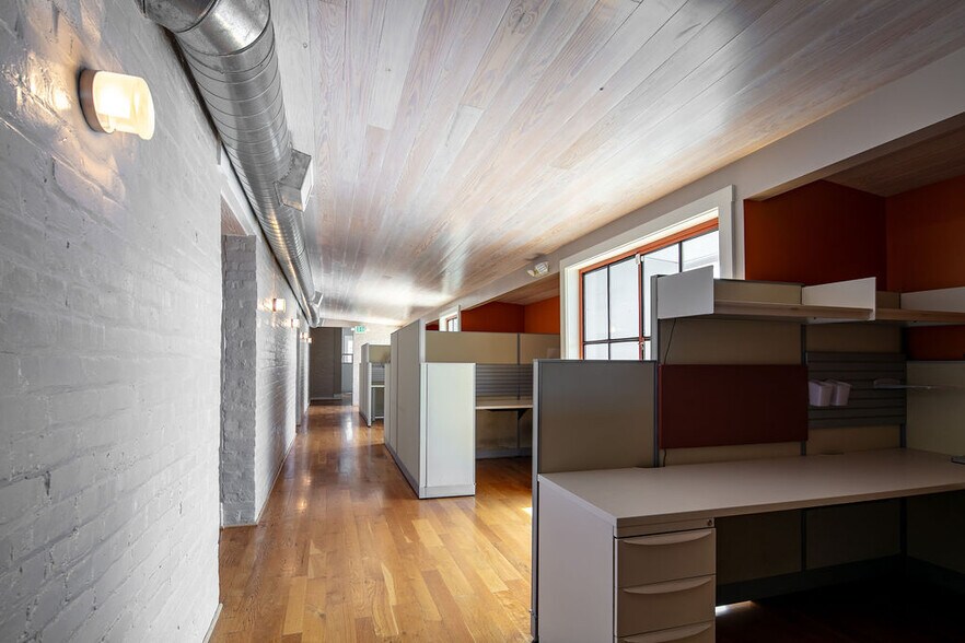 More Photos Of 146 E Third St, Lexington Office For Sale