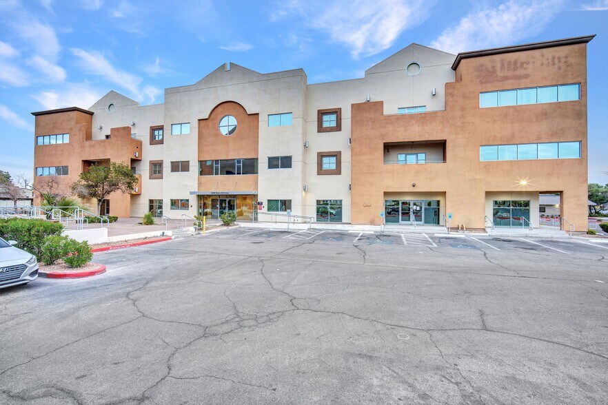 More Photos Of 5440 W Sahara Ave, Las Vegas Medical For Lease