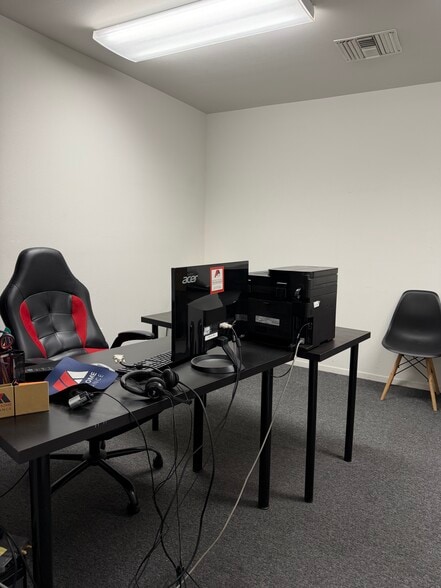 More Photos Of 7700-7704 Kester Ave, Van Nuys Warehouse For Lease