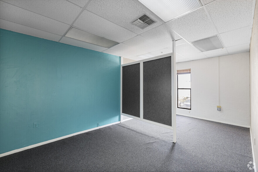 More Photos Of 2480 W 82nd St, Hialeah Warehouse For Lease